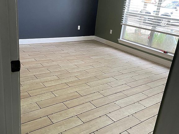 3rd image of 18388 Barney Ln