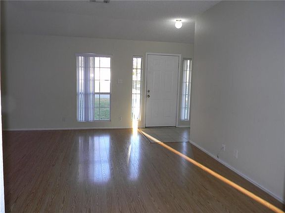 3rd image of 904 N Brents Ave
