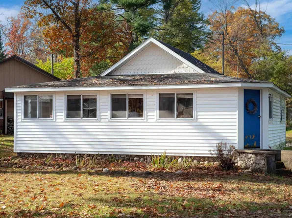 270 Arbor Dr, Lake, MI 48632