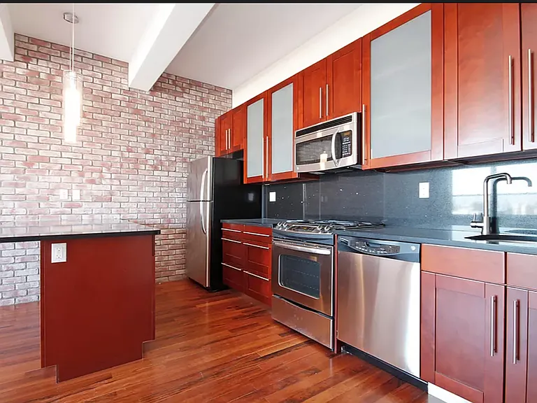 240 Meeker Ave #73 — Photo 2