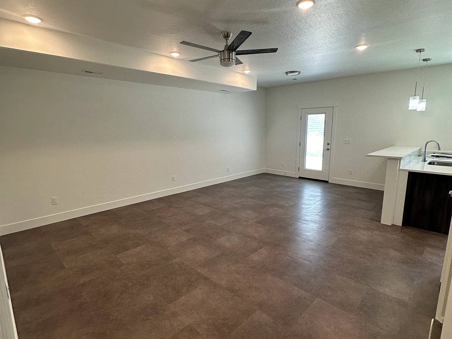 3 bed, 2.5 bath, 1470 sqft, $1,950 — Photo 2