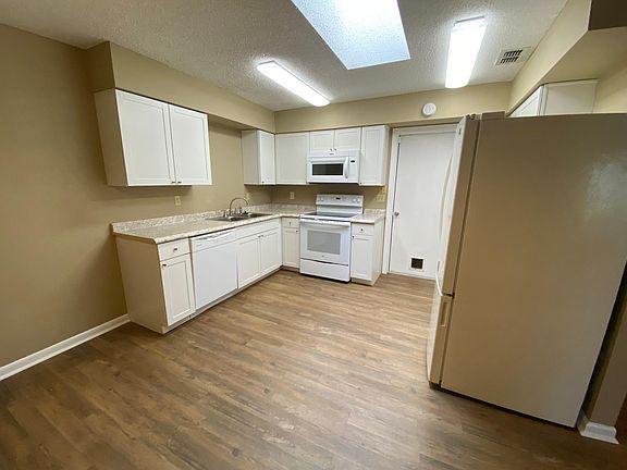 3rd image of 52 Buck Cir