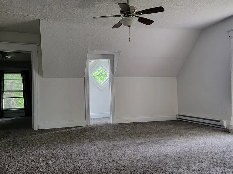 433 E Bremer St — Photo 5