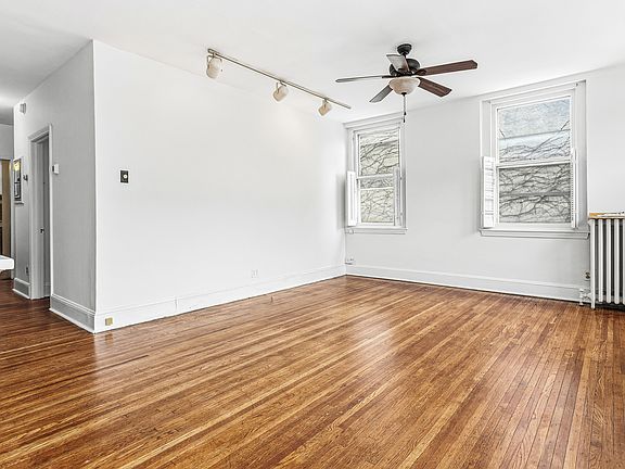 3rd image of 2115B Wallace St #B