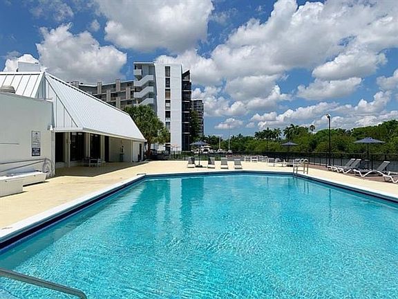 5th image of 3475 N Country Club Dr APT 810