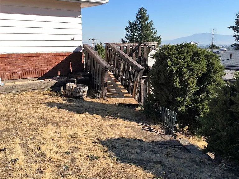 403 Highway 405b Ave — Photo 17