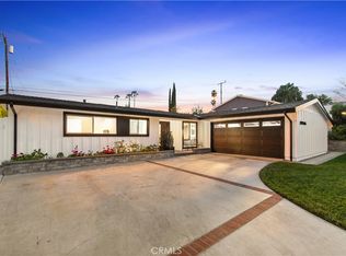 20516 Aetna St, Woodland Hills, CA 91367