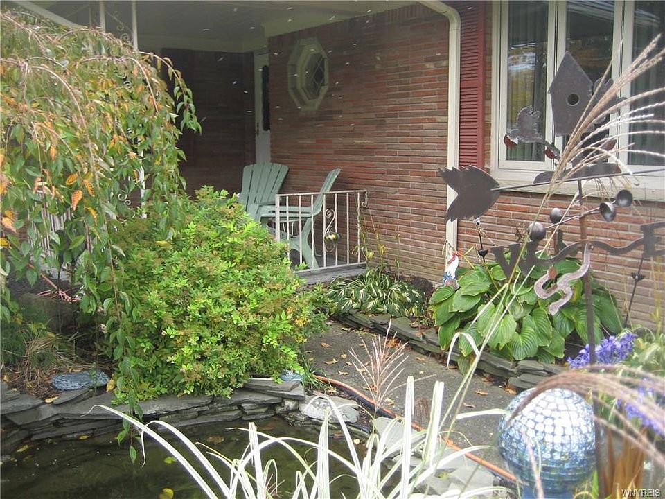 1st image of 35 Wallace Dr