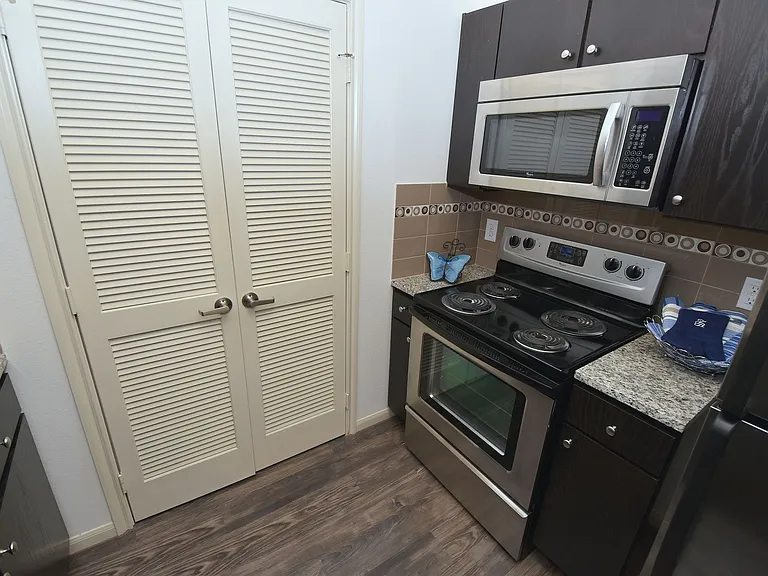Midtown Grove — Photo 17
