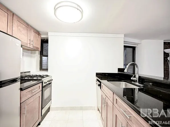 35 Grove Street image 4 of 10