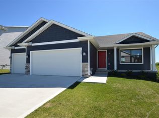 2680 SE Bluestem Dr, Waukee, IA 50263