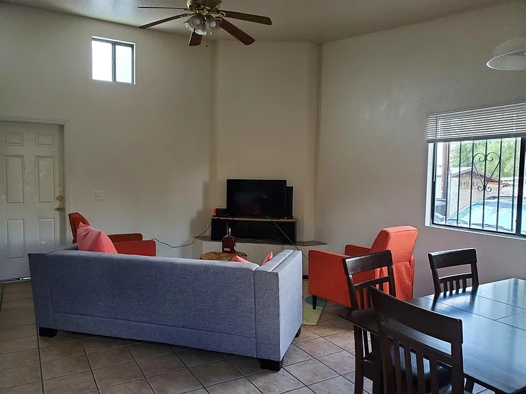 1433 E Elm St #2 — Photo 4