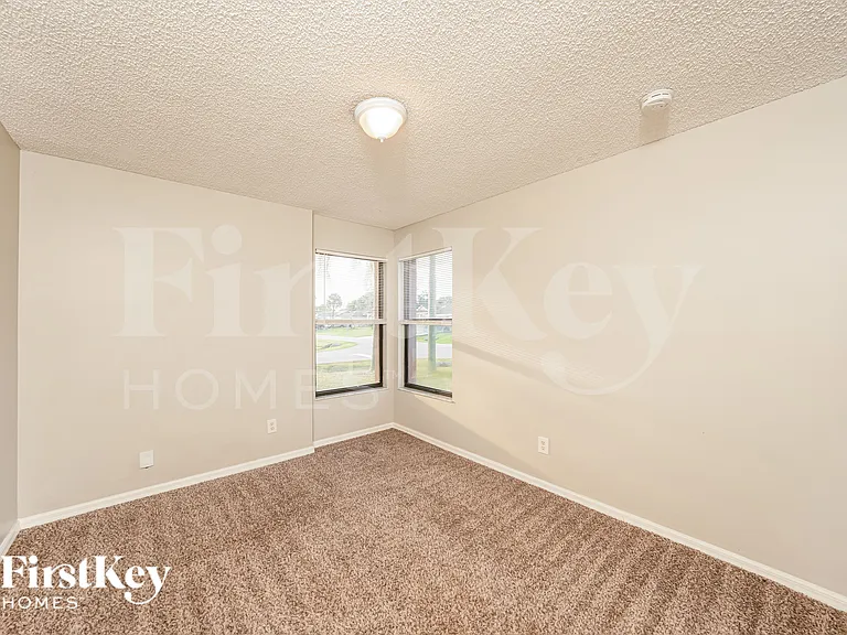 1401 SW Sudder Ave — Photo 14
