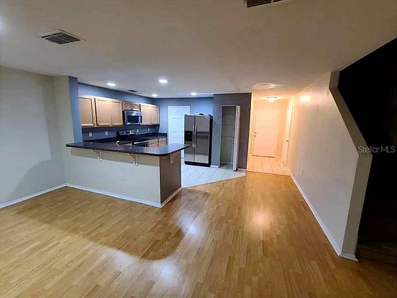 4th image of 1034 Chalcedony St