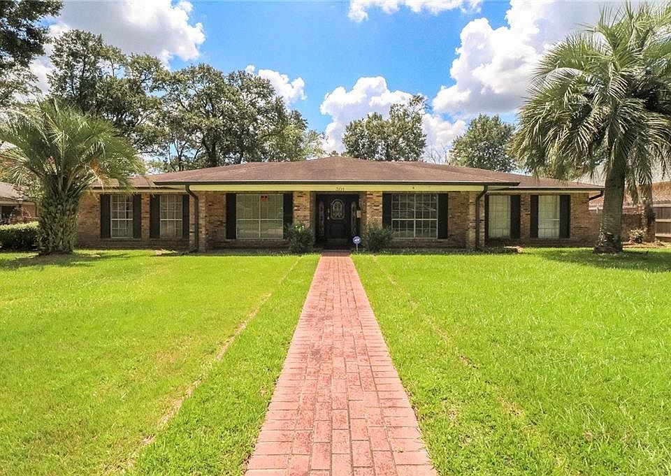 1st image of 301 Orchard Dr