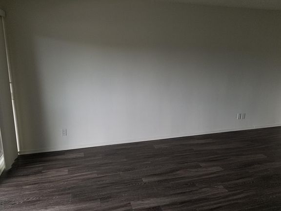 3rd image of 5130 White Oak Ave #301