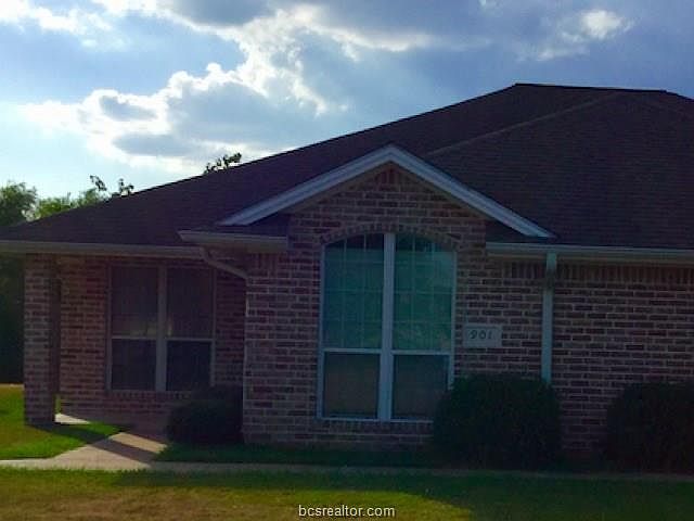 1st image of 903 Willow Pond St