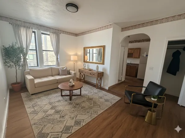 136 Graham Avenue image 1 of 10