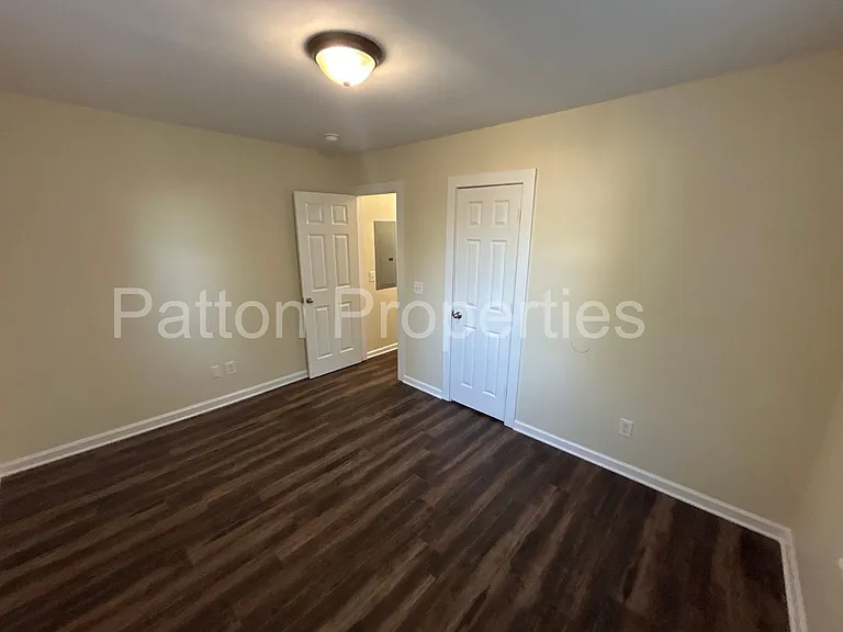 902 Pine St — Photo 8