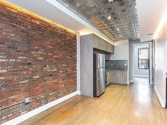3rd image of 181 Eldert St APT 1R