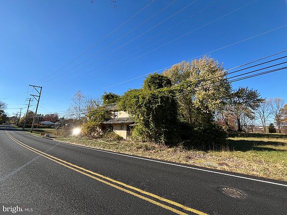 3rd image of 2305 E Kings Hwy