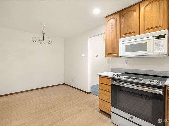 3rd image of 4411 Timberline Drive SE
