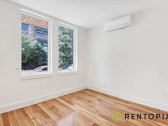 3rd image of 10 Lexington Ave #4U