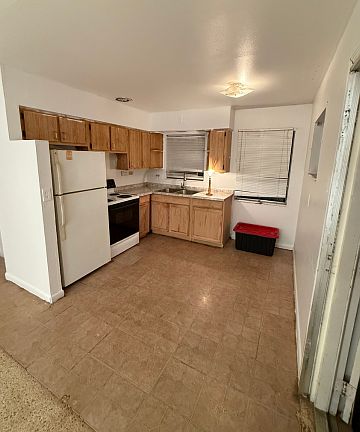 2nd image of 2421 Jeffcott St