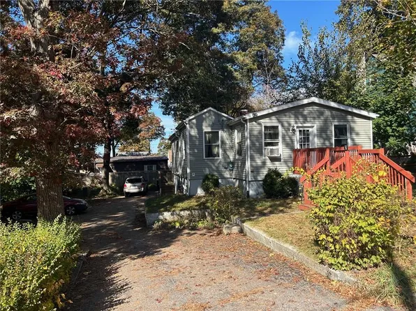 25 Mohawk St, Coventry, RI 02816