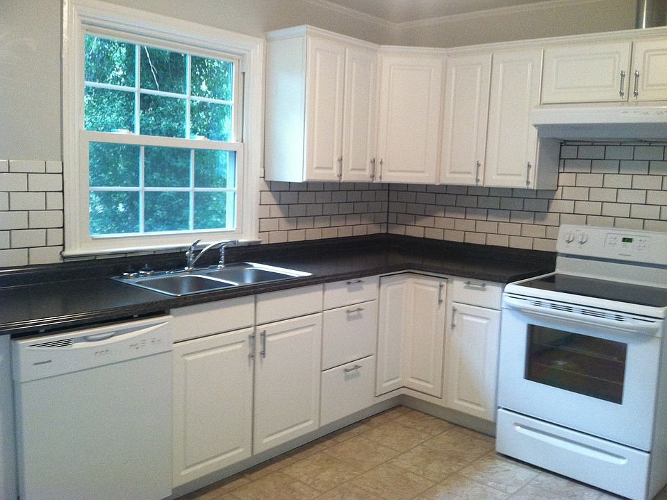 2nd image of 2613 Woodvale Dr