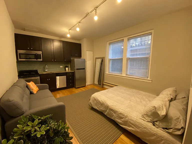 1206-10 W Granville Ave #105 — Photo 1