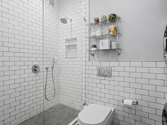 5th image of 23 10th St APT 3H