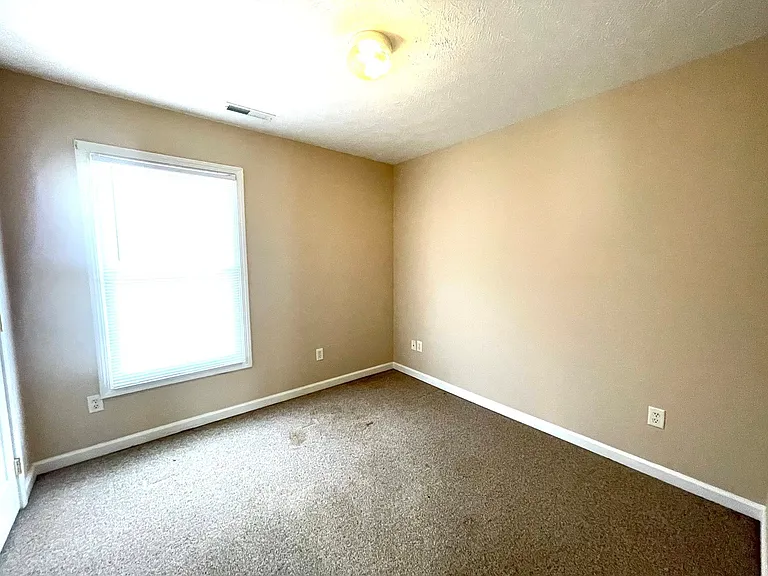 1005 E Carter St — Photo 6