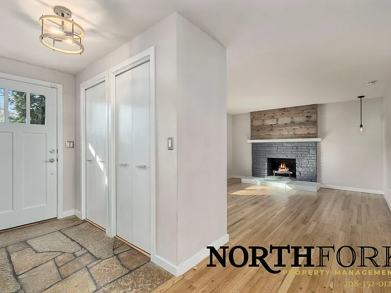 2426 N Redway Rd — Photo 3