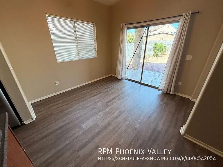 2517 S 116th Ave — Photo 6