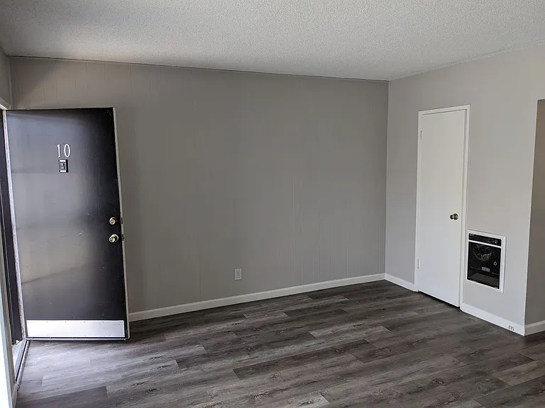 2758 Orange Ave — Photo 3