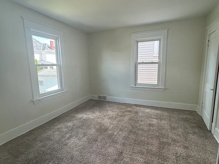 1037 Vance Ave — Photo 6