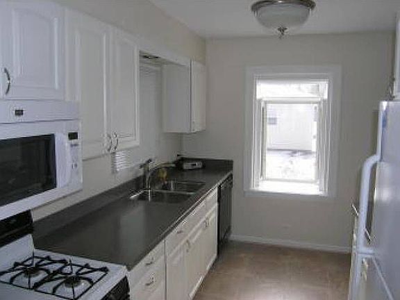 4th image of 241 W Madison St