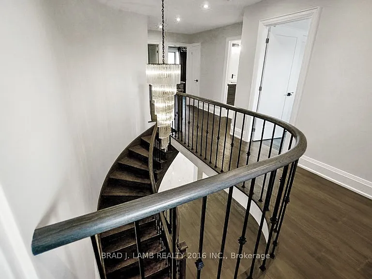 62 Royal Garden Blvd — Photo 11