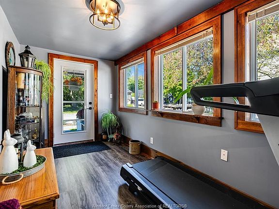 5th image of 85 Queen St