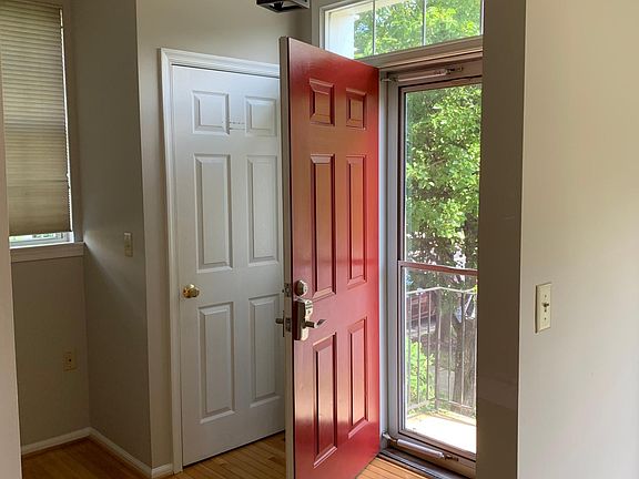 4th image of 2325 Montauk Dr