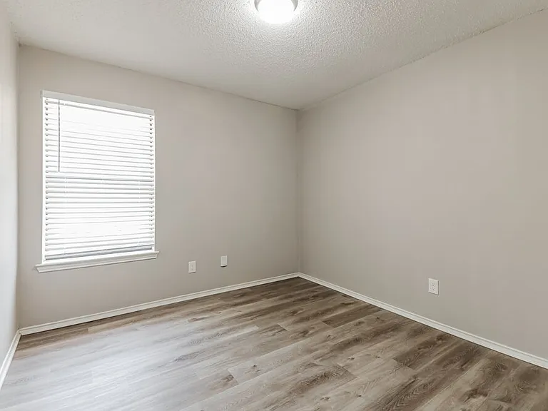 701 Park View Ave — Photo 13