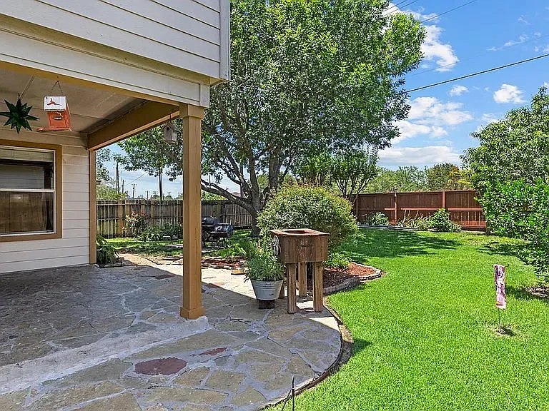 5011 Wood Glen Dr — Photo 13
