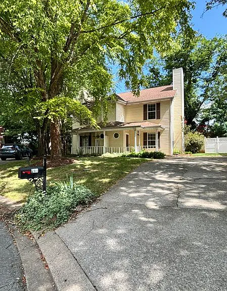 211 Hillside Ct — Photo 4