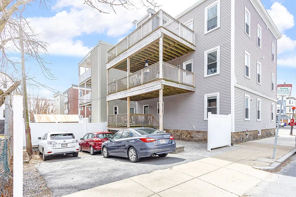 Building Photo - 142 Boston St #3