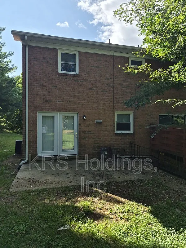 3 bed, 1.5 bath, 1140 sqft, $1,295 — Photo 3