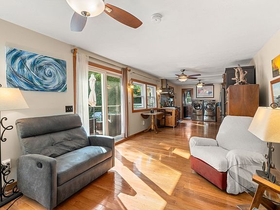 5th image of 11 Acorn St