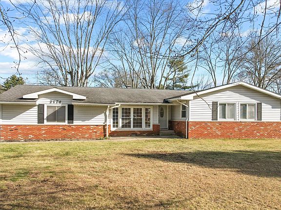 3rd image of 2174 Scenic Dr NE