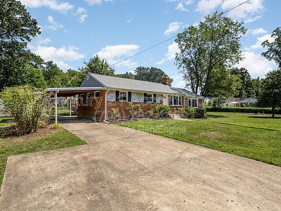 3rd image of 3233 Holly Hill Dr