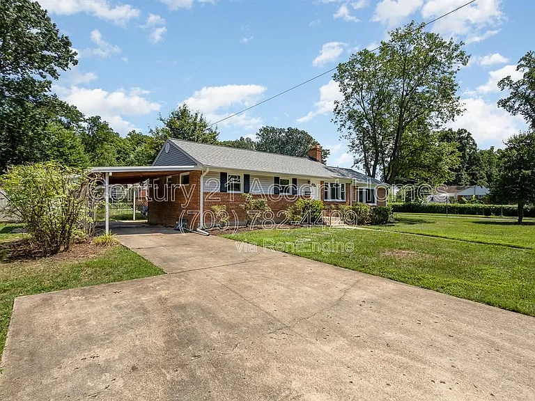 3233 Holly Hill Dr — Photo 3
